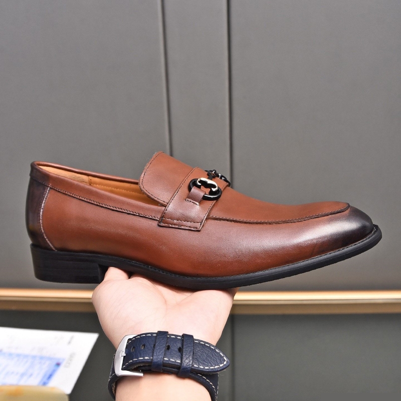 G*u*i leather shoes